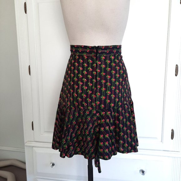Vintage from the 1970's Boho Floral Skirt with Tie, Size 5/6 - Picture 4 of 6